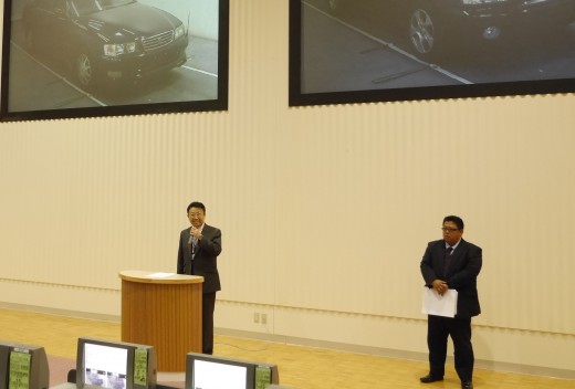 神崎支店長が会員に謝辞を述べた
