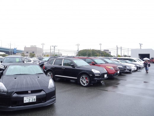 当日はあいにくの雨模様の中、熱心に下見をする会員がヤードを走りまわった