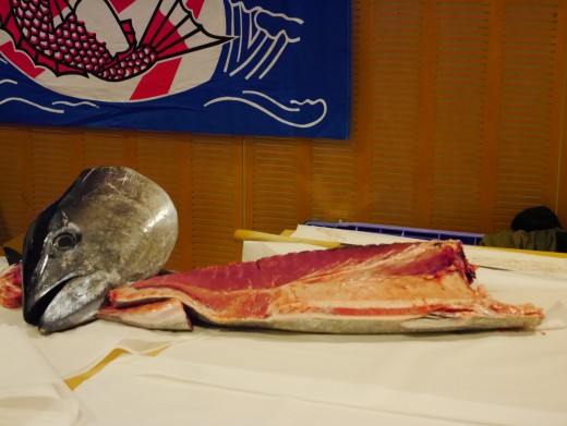 あっという間に解体された体重約６０キログラムのマグロ