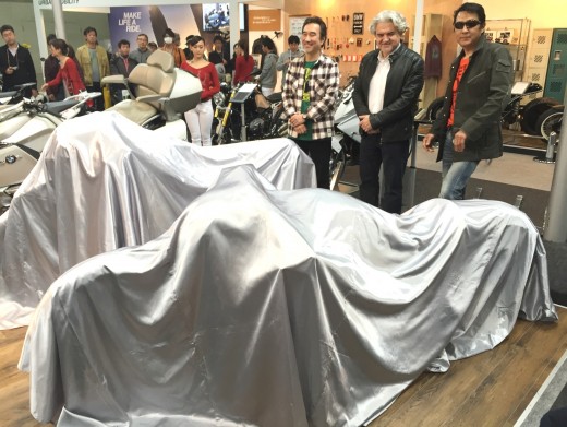 ベールに包まれたカスタム車両（ビー・エム・ダブリュー記者発表会）