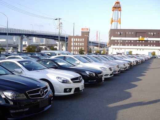 綺麗に整列された高級車の車列は圧巻