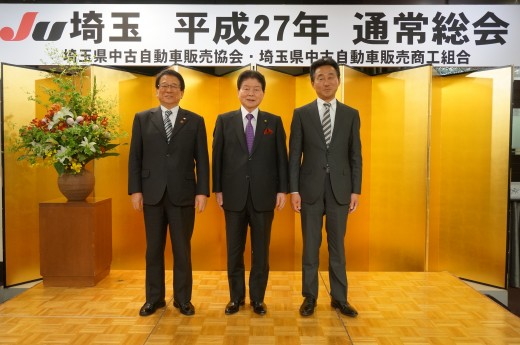 沼尾幸一理事長（写真左）、小川逸樹最高顧問（写真中央）、薄辰美新理事長（写真右）