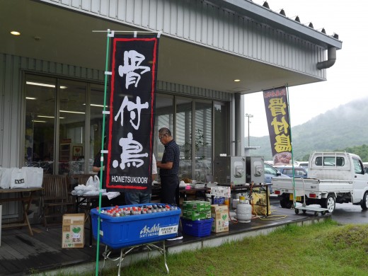 骨付鳥の名店「丸亀鳥」の屋台