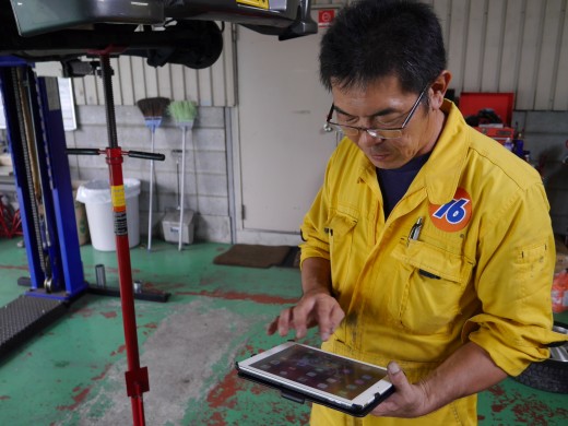 整備工具のほか、ｉＰａｄも必需品に