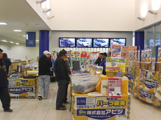 記念開催日などにはアビヅによるパーツ販売会を実施し来場者の関心を集めている（写真はＵＳＳ大阪）