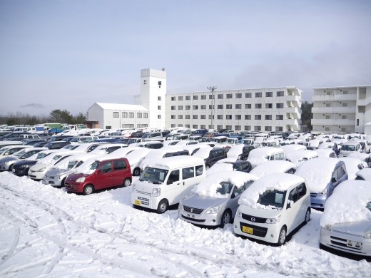 積雪の中、出品１２７２台を集めた