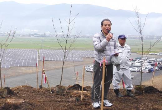 大峰社長が参加者を前に挨拶した