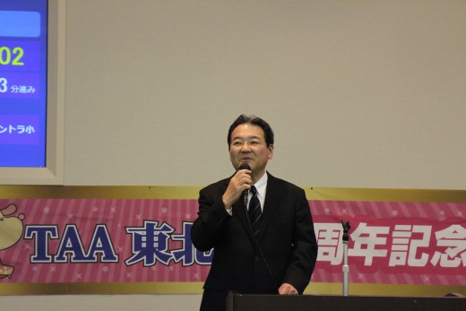 挨拶に立つ島田社長