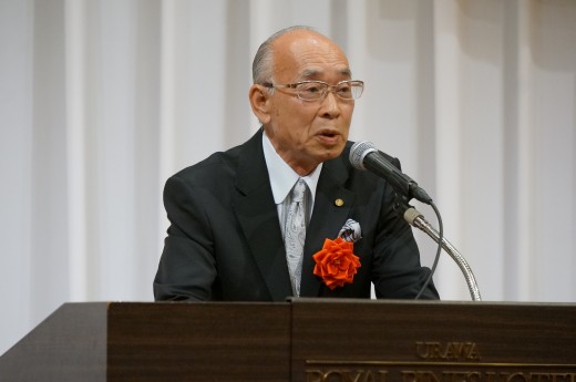 祝辞を述べるＪＵ中販連澤田稔会長