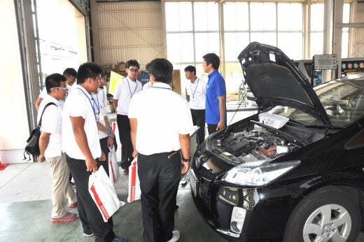 実車を使い自動車整備への関心深める