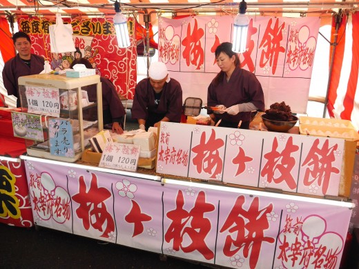 太宰府名物「梅ヶ枝餅」の屋台も出店