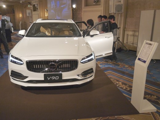 ３モデルの中では最量販となるV９０