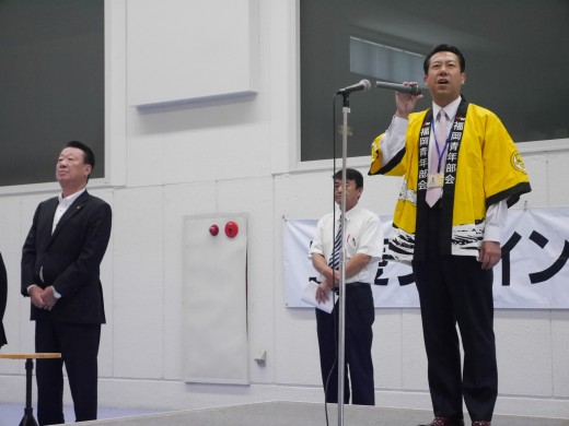 陶山青年部会長が次週の青年部記念サマーＡＡへの協力を呼びかけた