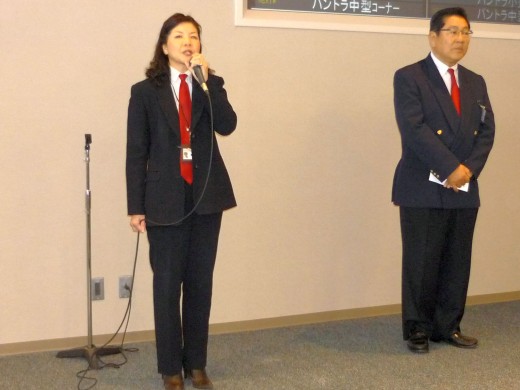 イベント紹介する濱嶋智子会場長