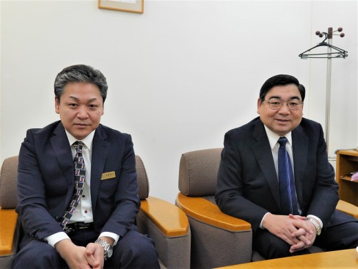 伊藤社長（右）と宮腰会場長（左）