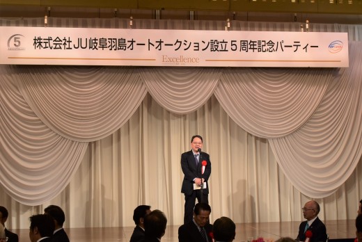 荒井商事・荒井代表取締役会長が乾杯の発声を行なった