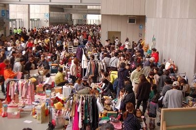 第一回開催時のフリーマケットの模様
