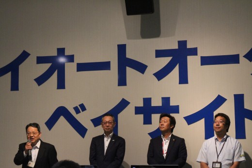 左より、荒井会長、伊藤社長、安藤会長、尾籠支店長