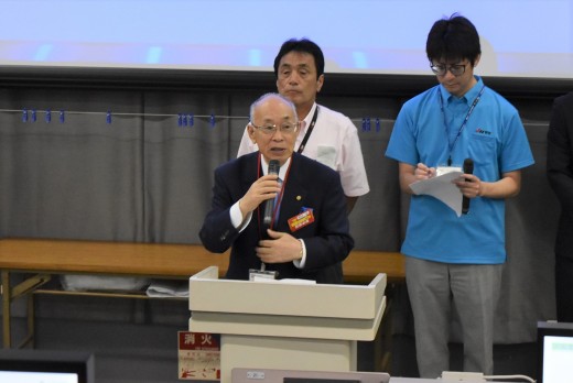 挨拶を述べる澤田理事長