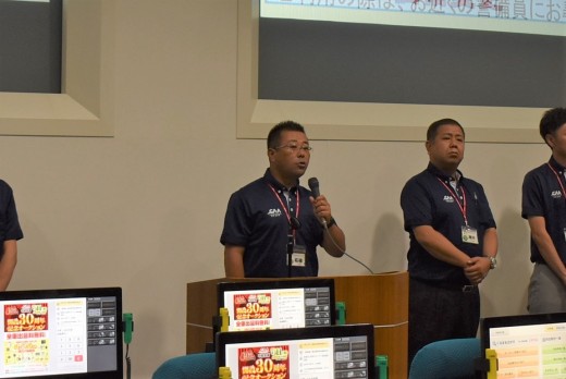 挨拶を述べる柘植会場長