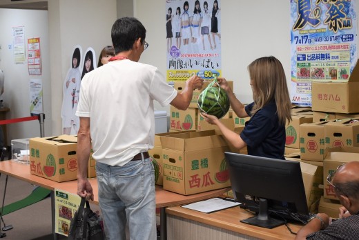 台数賞ですいか１玉を進呈