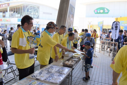 試合開始前のイベントには1200人が参加した