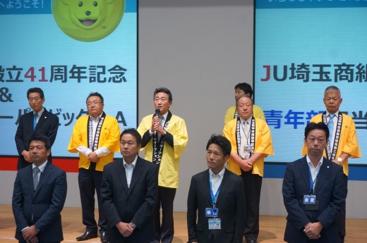 謝辞を述べる薄社長