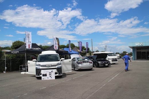 会場前に「GUNMA AUTO SALON」