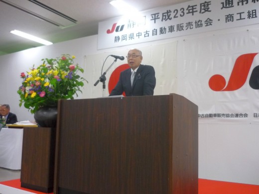挨拶に立つ澤田理事長