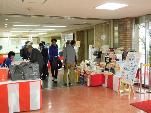 多くの来場会員で賑わう会場