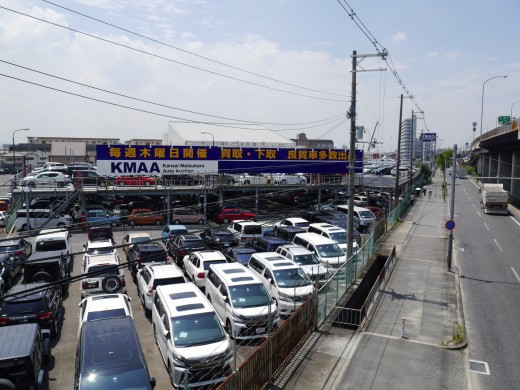 出品ヤードには３２７５台もの出品車