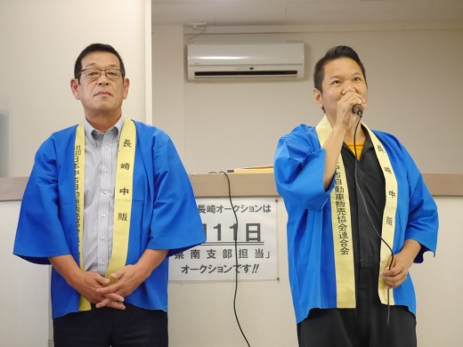 松尾青年部会長（写真右）が心からの感謝の言葉を述べた
