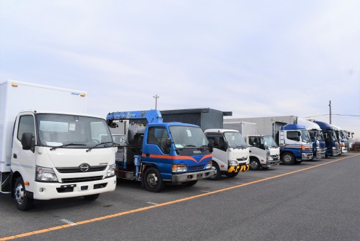 近隣県８社より上質な車両６０台が出品された