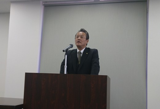 打越流通委員長が感謝の言葉を述べた