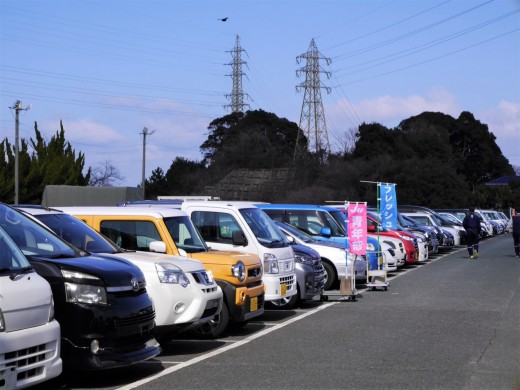 出品ヤードにはバラエティー豊かな出品車