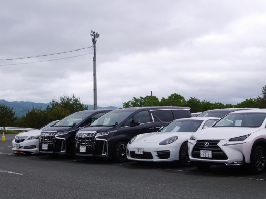 輸入車や高年式車などを多く並んだ