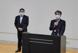 平野会場長が挨拶を述べた