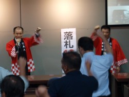 （右から）佐々木部会長、新井筆頭副部会長