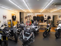 BMW　Ｍotorrad　Himejiの店内