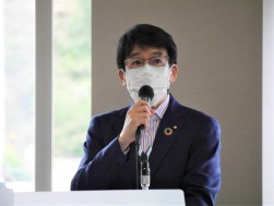 北口社長が会員への感謝の言葉を述べた