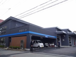 念願の新整備工場には最新鋭の整備機器を備える