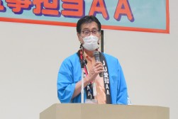 セリ前に挨拶を述べる兼松理事長