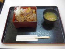 イベント名物のステーキ丼