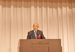 謝辞を述べるＪＵ中販連・澤田稔会長