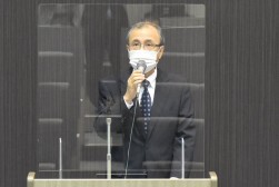 セリ前に挨拶を述べる永谷社長