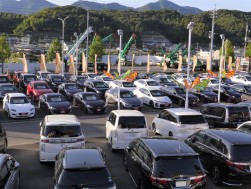 広大な展示スペースにバラエティ豊かな展示車