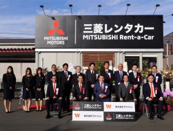 セレモニー後には出席者全員で記念撮影
