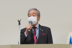 来賓を代表して挨拶を行うＪＵ中部・松本富男会長