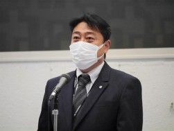 出口流通委員長が心からの感謝の言葉を述べた