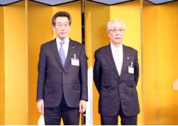 海津会長（左）と木谷本部担当理事（右）